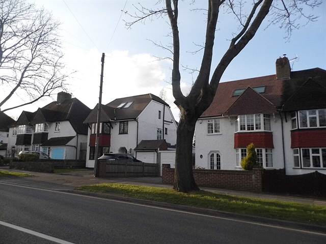 Houses on Petts Wood Road. Rendered, tile-hung semis of the kind the estate is known for.